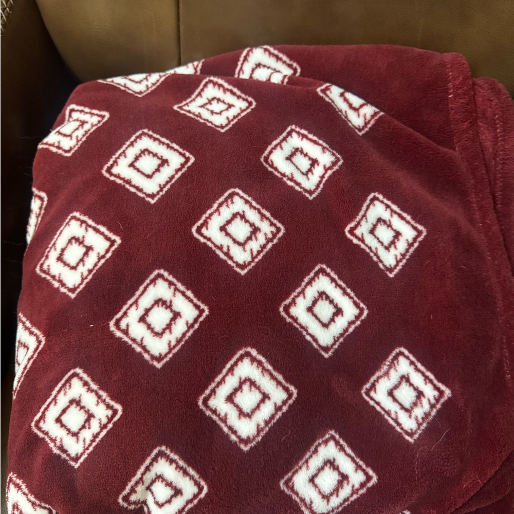 Vera Bradley Red and White Geometric Pattern Blanket